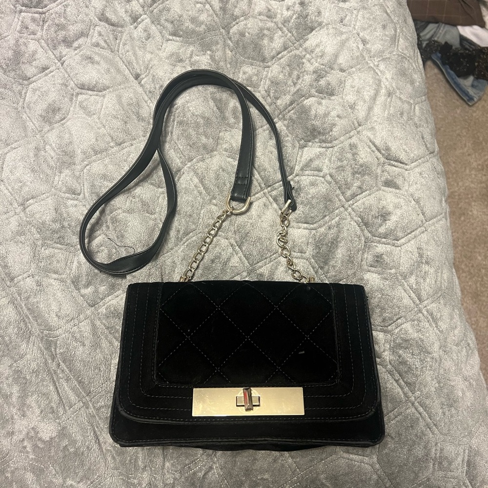 Elegant Black Quilted Shoulder Bag